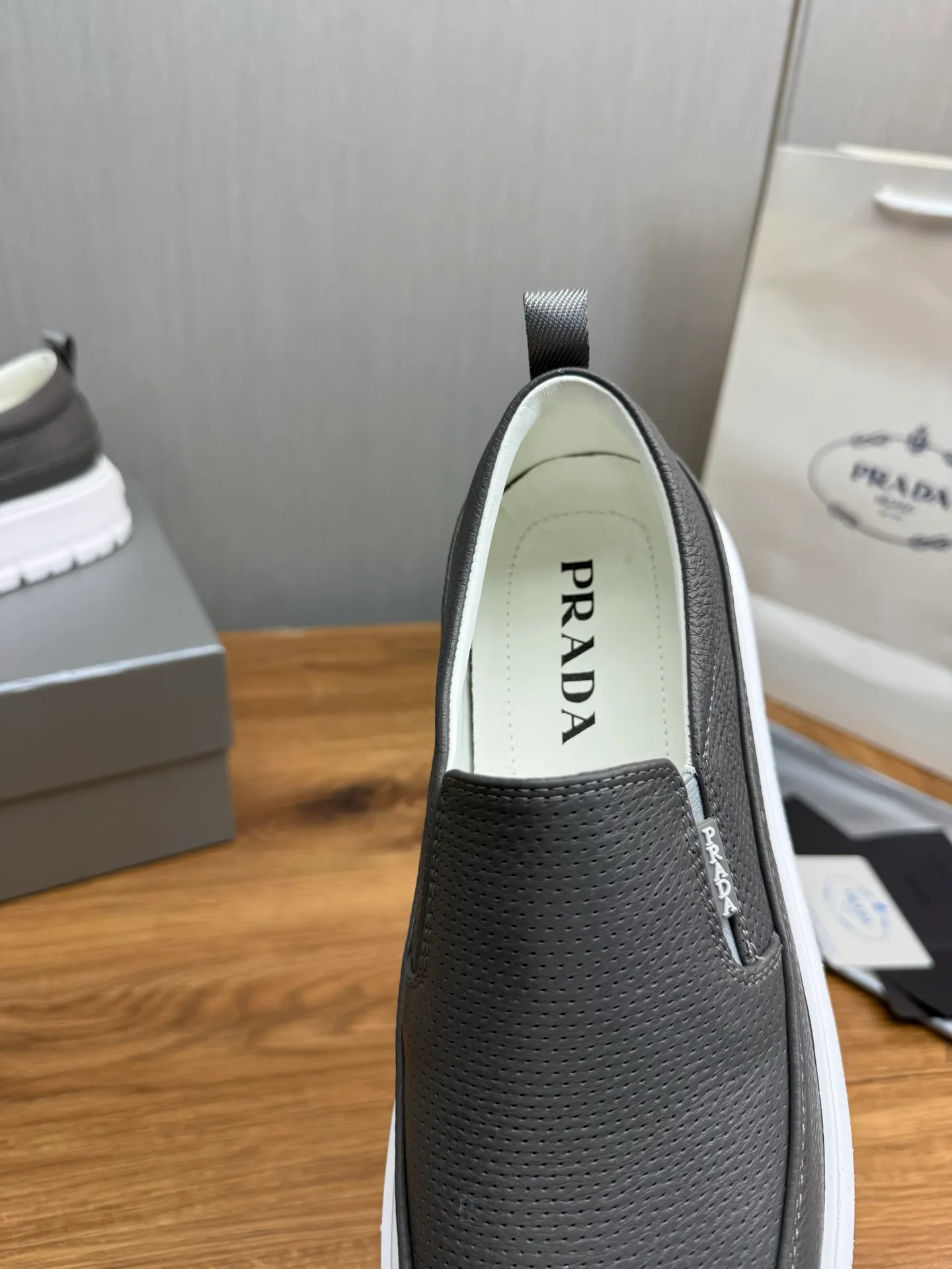 Men's shoes 💰580💰 [PRADA] Men's shoes are popular in the counter, official website is synchronized, 1 high-quality shipment ✔️Imported cowhide punching + cowhide lining, 1🆚1 replica, original sole, 38-45 (45 customized, non-refundable)